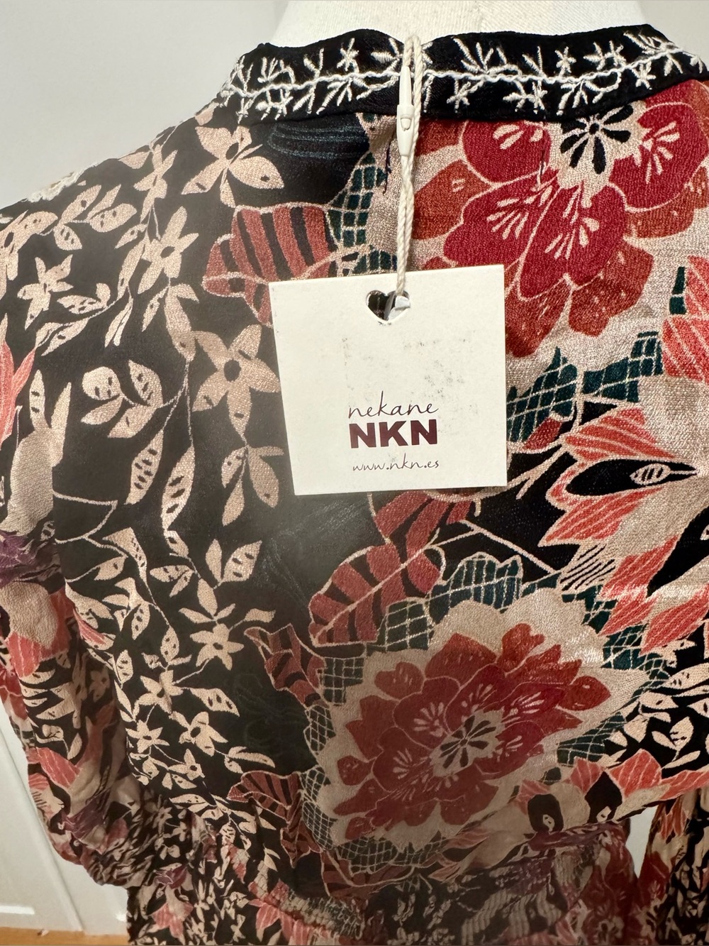 NKN Nekane Barcelona Andini Printed V-Neck Peplum Blouse Black & Blush Floral Sm - Picture 12 of 14